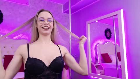 Snapshot of lilyrose_ chatting on April 29, 2026, 3:21 am online show from April 29, 2026, 3:21 am