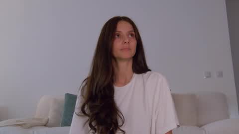 Lily online show from November 5, 2025, 2:17 pm