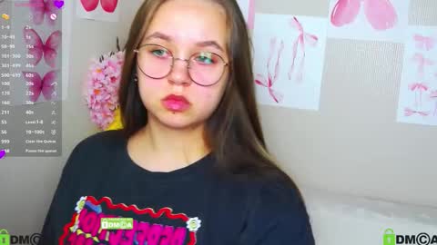 Lily online show from September 9, 2025, 7:19 am