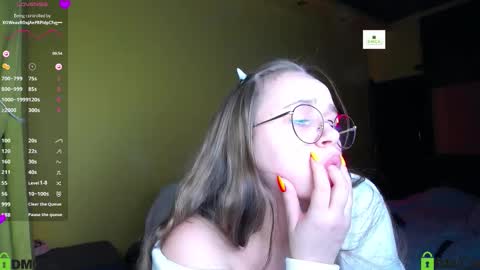 Lily online show from November 7, 2025, 8:53 pm