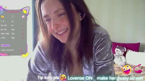 LilyXSky online show from April 10, 2026, 10:31 am