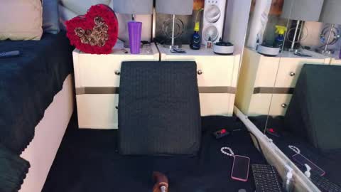 Lilly online show from November 27, 2025, 11:45 am