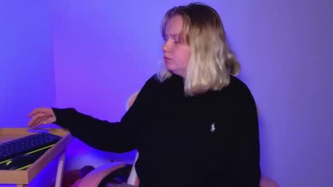 lime cat online show from September 28, 2025, 12:05 am