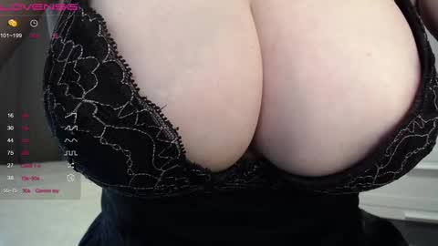 Lina online show from March 9, 2025, 10:41 am