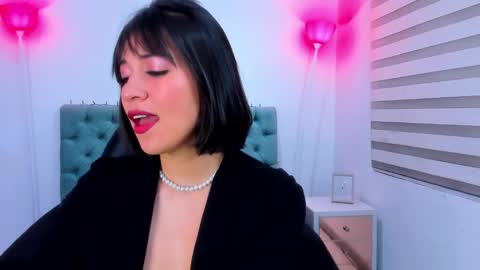  Lina Bedoya  online show from January 18, 2025, 11:43 am