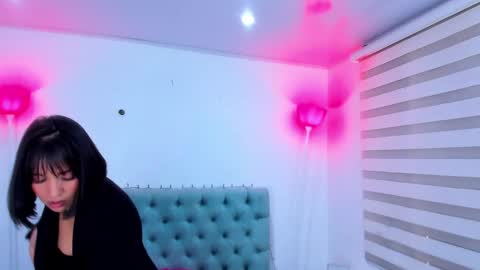  Lina Bedoya  online show from January 18, 2025, 2:44 pm