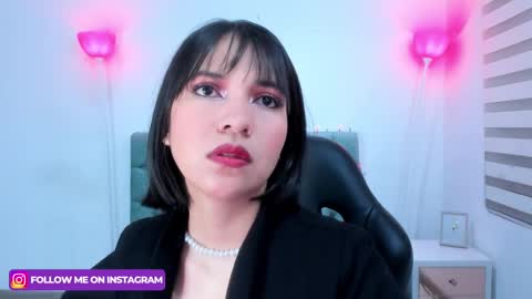  Lina Bedoya  online show from February 4, 2025, 11:38 am