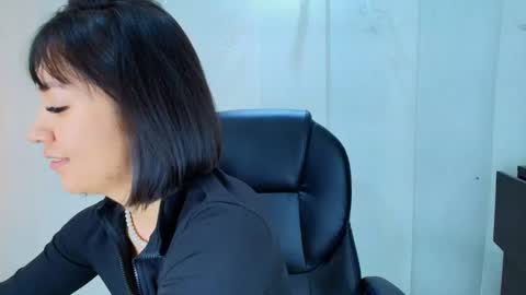  Lina Bedoya  online show from January 12, 2026, 11:59 am