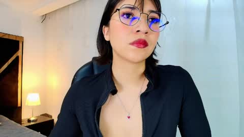  Lina Bedoya  online show from May 11, 2026, 11:38 am