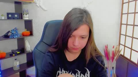 Snapshot of lina_brownie chatting on December 14, 2024, 2:12 am Lina online show from December 14, 2024, 2:12 am