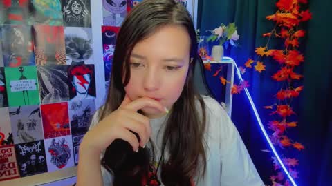 Snapshot of lina_brownie chatting on December 19, 2024, 2:23 am Lina online show from December 19, 2024, 2:23 am