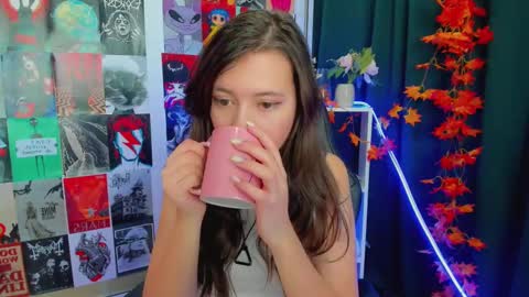 Snapshot of lina_brownie chatting on December 19, 2024, 5:29 am Lina online show from December 19, 2024, 5:29 am