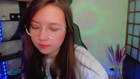 Snapshot of lina_brownie chatting on January 4, 2025, 2:14 am Lina online show from January 4, 2025, 2:14 am