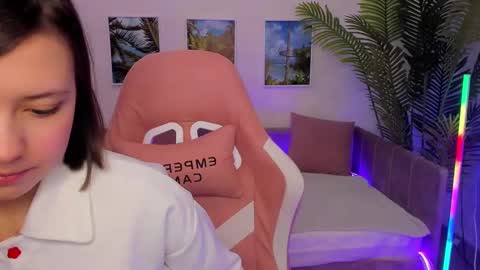 Snapshot of lina_brownie chatting on March 10, 2025, 5:22 am Lina online show from March 10, 2025, 5:22 am