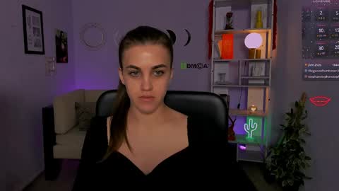 lina_fox12 online show from May 11, 2026, 12:33 pm