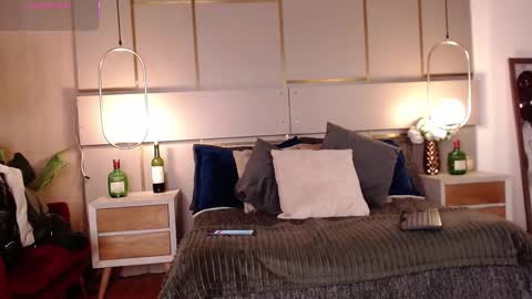 Lina online show from November 13, 2025, 7:35 pm