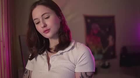 Snapshot of lina_n_kitty chatting on February 18, 2026, 3:24 am Lina - online show from February 18, 2026, 3:24 am