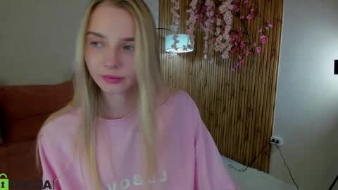 LINA online show from May 19, 2026, 1:11 am