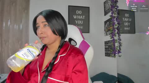 LINA SANCHEZ online show from December 16, 2024, 2:27 pm