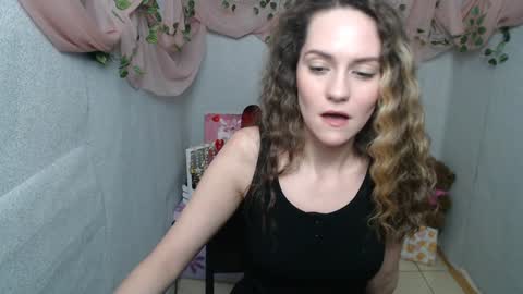 Lina online show from January 3, 2025, 9:47 am