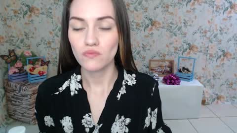 Lina online show from February 4, 2025, 6:46 am