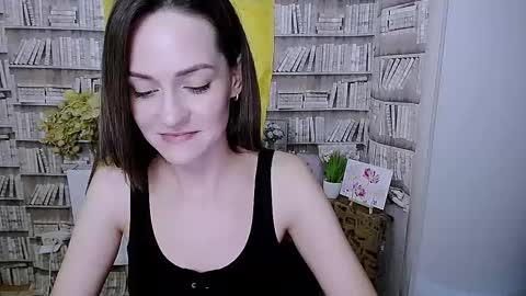 Lina online show from October 8, 2025, 6:55 am