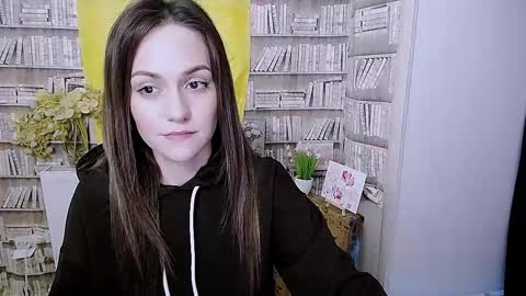 Lina online show from October 13, 2025, 5:29 am