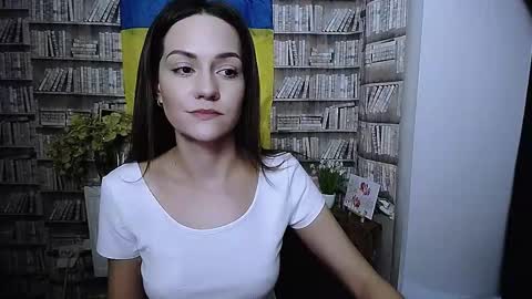 Lina online show from November 7, 2025, 7:08 am