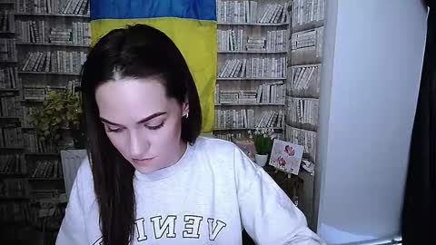 Lina online show from November 15, 2025, 11:29 am