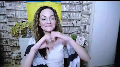 Lina online show from December 16, 2025, 4:01 pm