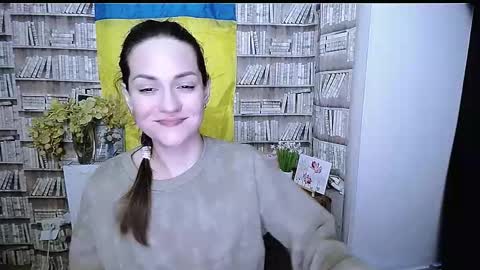 Lina online show from December 18, 2025, 10:43 am