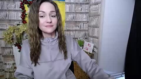 Lina online show from December 22, 2025, 7:49 am