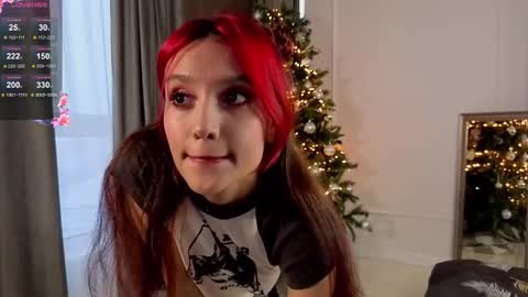 Lina online show from December 19, 2025, 4:52 am