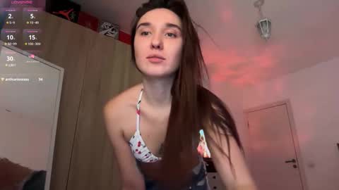 Lina online show from November 11, 2025, 5:46 pm