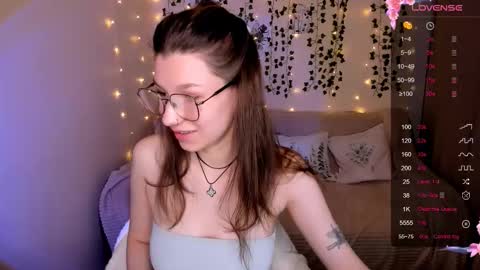 Lina online show from October 23, 2025, 3:17 am