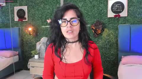 Lina  online show from November 5, 2025, 11:43 am