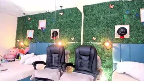 Lina  online show from November 27, 2025, 11:23 am