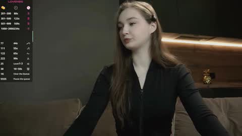 Lina online show from November 27, 2025, 5:15 pm