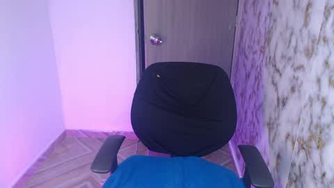 lincy_honeyy online show from April 4, 2026, 4:44 am