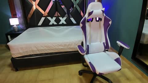  Linda  online show from February 3, 2025, 6:07 pm