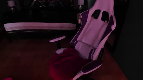  Linda  online show from February 23, 2025, 4:24 pm