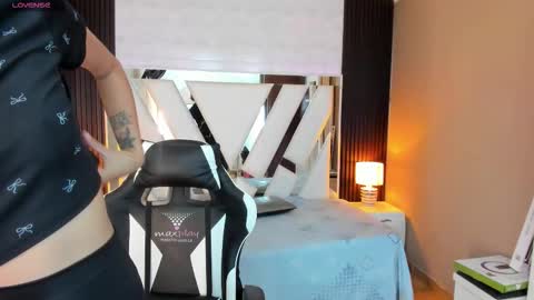  Linda  online show from September 15, 2025, 6:41 pm