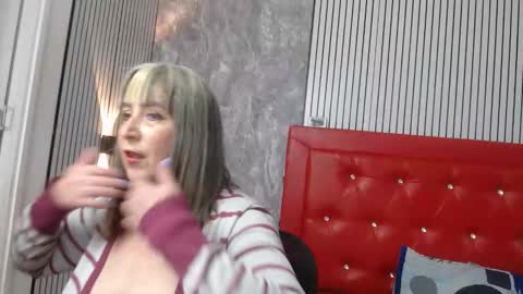 Snapshot of linda__mature chatting on December 3, 2025, 11:52 am Linda online show from December 3, 2025, 11:52 am