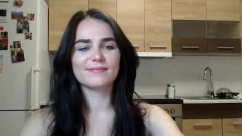 Linda online show from October 26, 2025, 7:42 pm