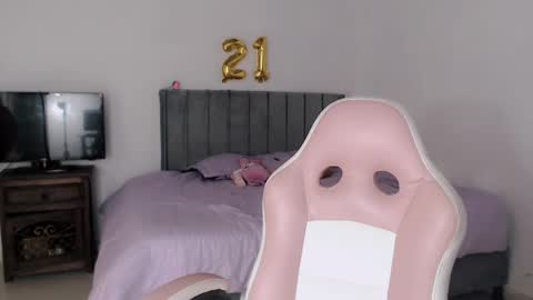 Snapshot of linda_brown_1 chatting on May 25, 2026, 12:00 pm linda brown online show from May 25, 2026, 12:00 pm
