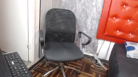 Snapshot of linda_milf__ chatting on February 20, 2026, 12:38 pm Linda online show from February 20, 2026, 12:38 pm