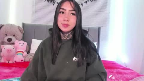 Lindaa maria  online show from September 18, 2025, 10:45 pm