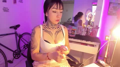 Lindaa maria  online show from February 22, 2026, 9:35 pm