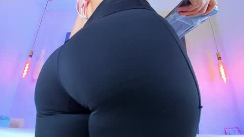 Snapshot of linda_saenz1 chatting on April 20, 2026, 11:35 am Linda Saenz online show from April 20, 2026, 11:35 am