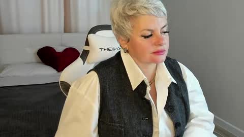 Snapshot of linda_zefir chatting on April 11, 2026, 1:21 am Linda Zefir online show from April 11, 2026, 1:21 am